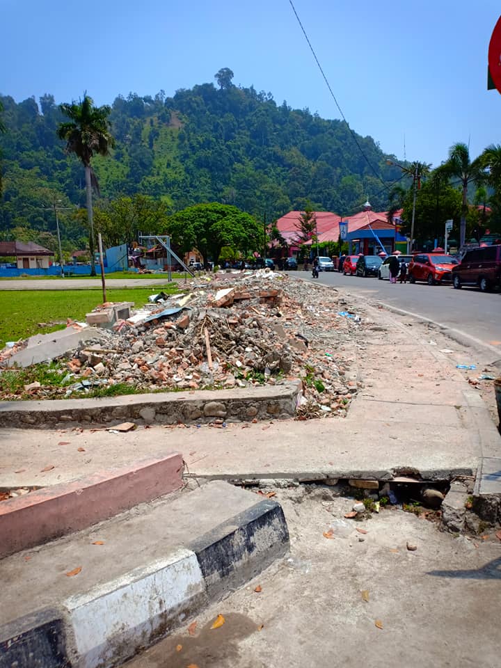 PAM Pembongkaran Kios-Kios  depan RSUD Dr. M. Zein Painan