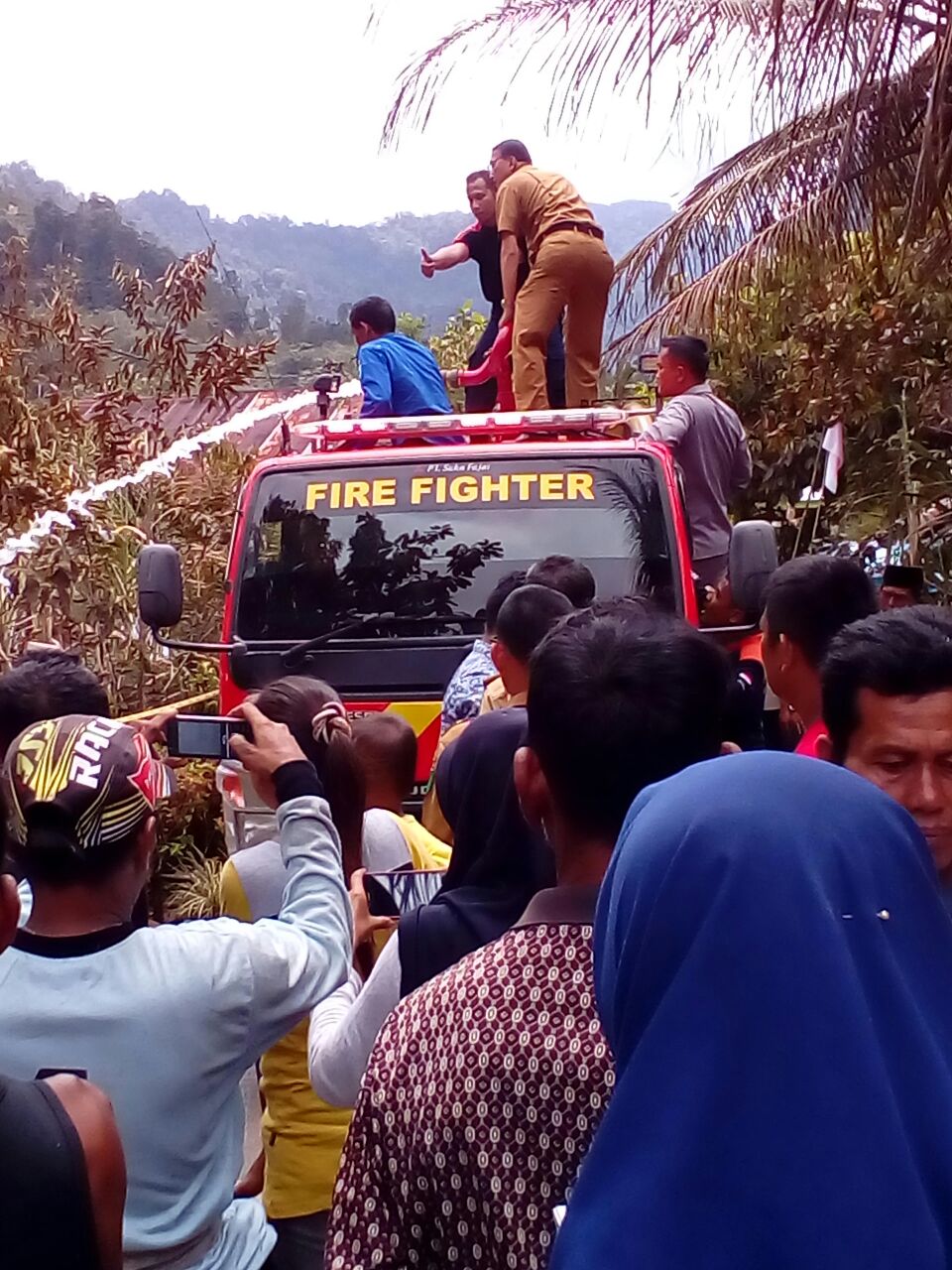 2 Unit Mobil Damkar di Turunkan Saat Kebakaran Limau Gadang Lumpo