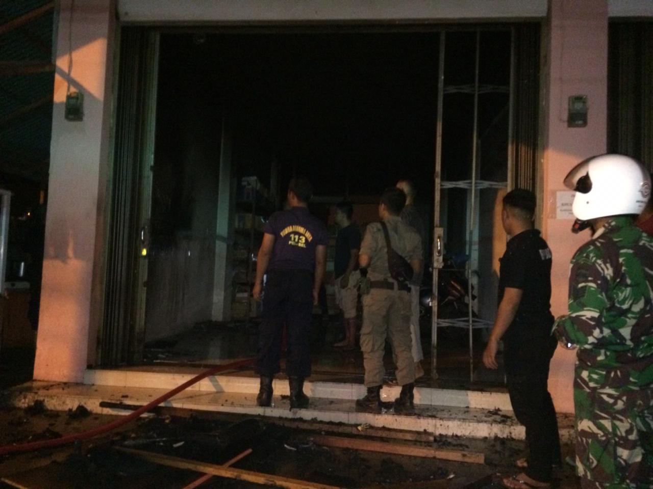 Kebakaran di Kantor indomobil Finance Painan