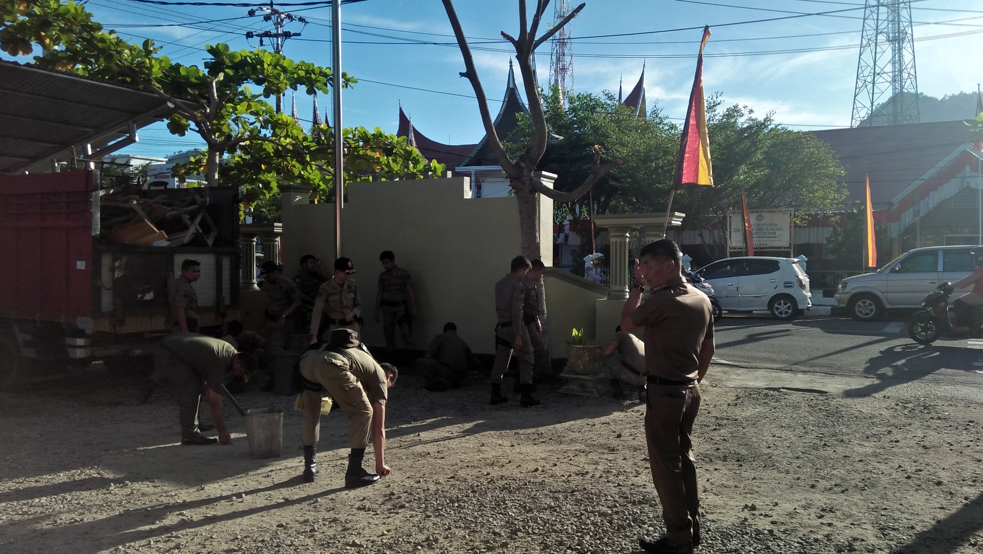 Satpol PP dan Damkar lakukan Gotong Royong pembersihan Kantor
