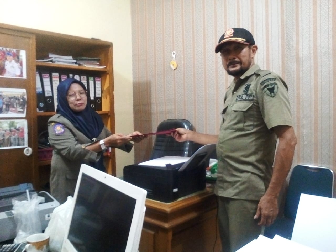 Penyerahan Bahan Pensiun dari ASN Satpol PP dan Damkar