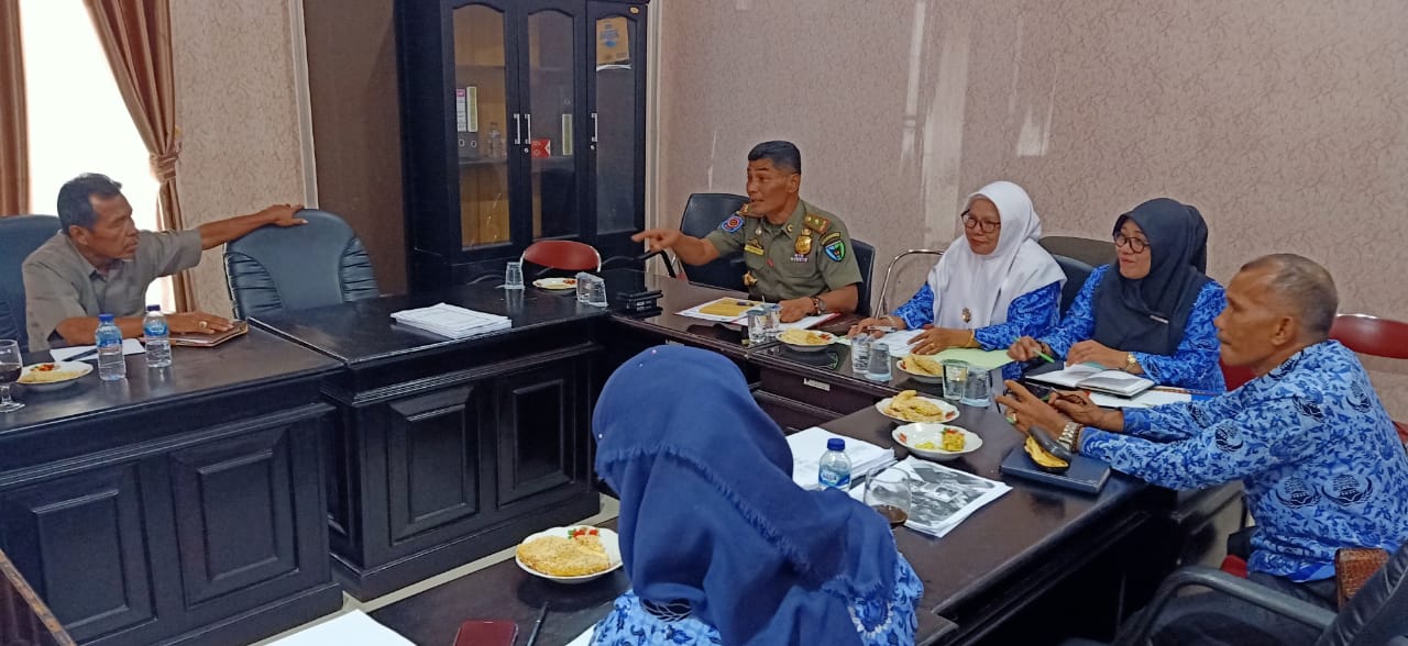 Rapat Hearing yang dilaksanakan di Gedung  DPRD ruang Komisi I Kabupaten Pesisir Selatan